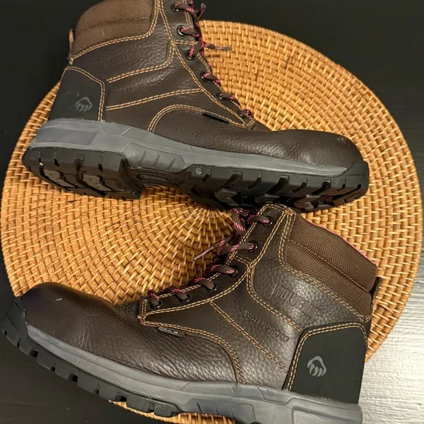 Wolverine Women's Brown‎ Leather Boots with Pink Accents composite toe size 9 - Image 6