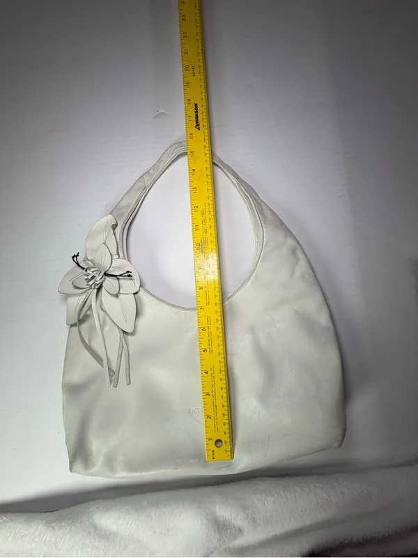 Paolo Masi White Leather Shoulder Bag with Floral Accent - Image 9