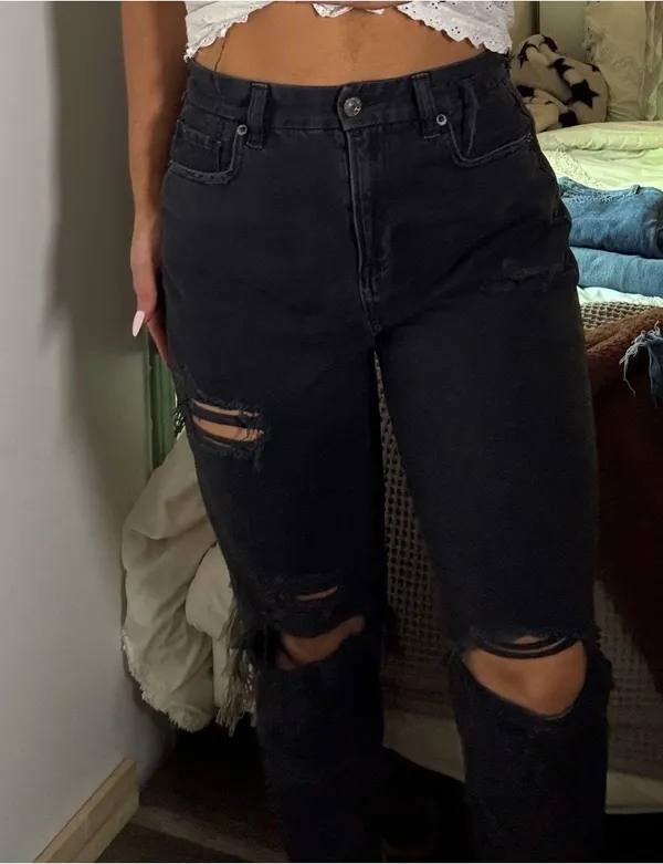Black American Eagle Jeans Outfitters Distressed - Image 4
