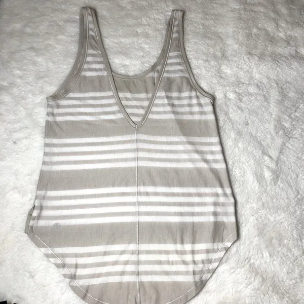 Lululemon tank top size 4 - Image 4