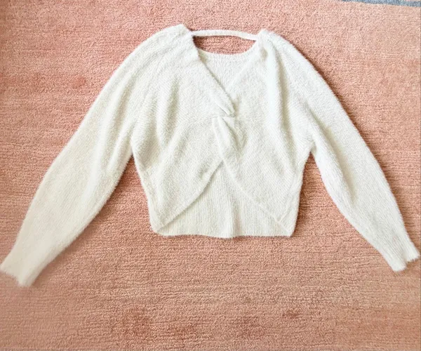 American Eagle Soft Fuzzy Sweater Cream Long Sleeve Twist Back Pullover Size S - Image 4