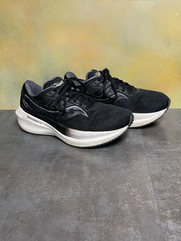 Saucony Triumph 20 Women's Black/White Running Shoes Size 8 - Image 2