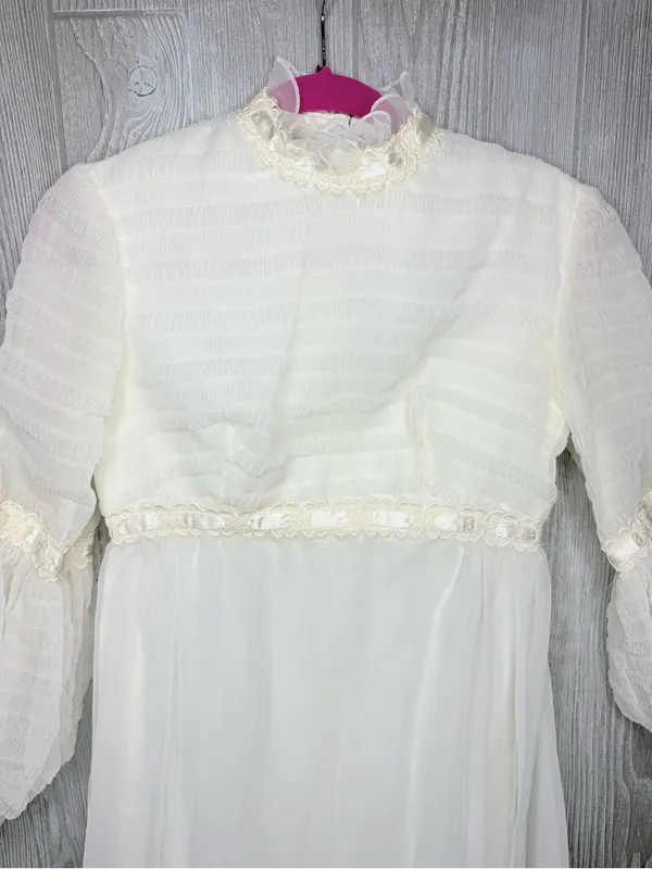 Vintage 1960s / 70s sheer tulle wedding dress white cream w/ long detail sleeves - Image 4