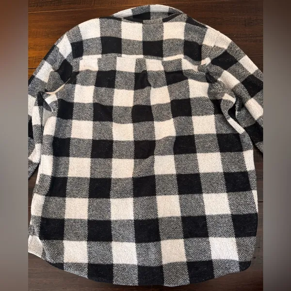 Cozy Black and White Fleece Checkered Button Down Shirt Size M - Image 5