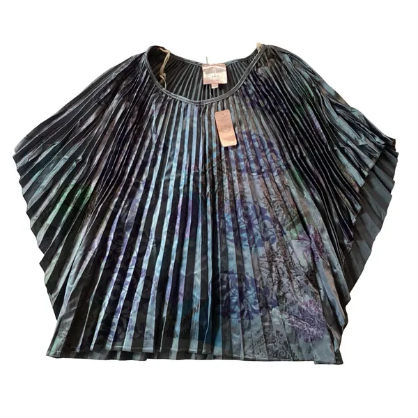 Romeo + Juliet Couture Pleated Top - Image 3
