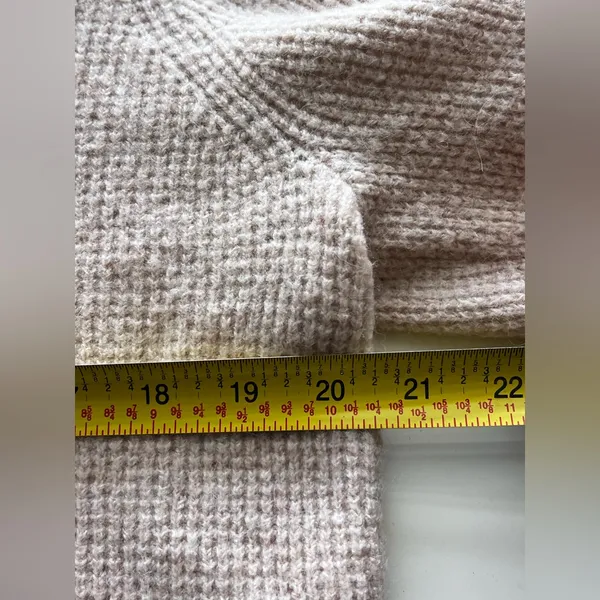 J.Crew beige crewneck sweater Merino Wool Alpaca blend M - Image 5