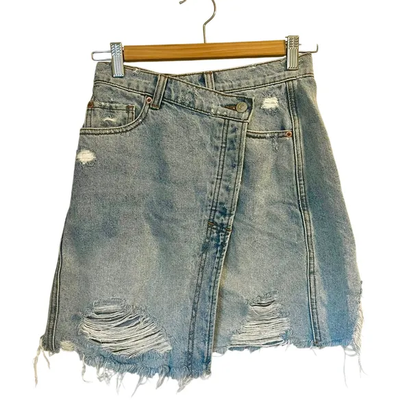 Free People Parker Wrap Distressed Denim Mini Skirt Blue Light Wash sz. 25 - Image 2