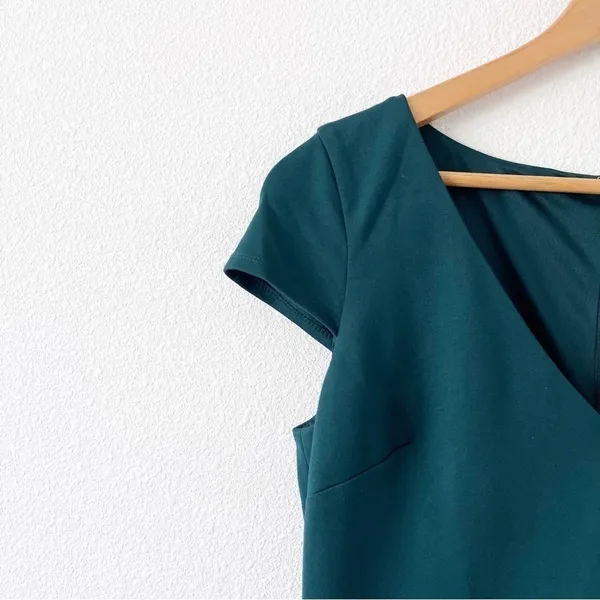 Dress the Population Jaleah Emerald Green Business Career V-Neck Sheath Dress - Image 4