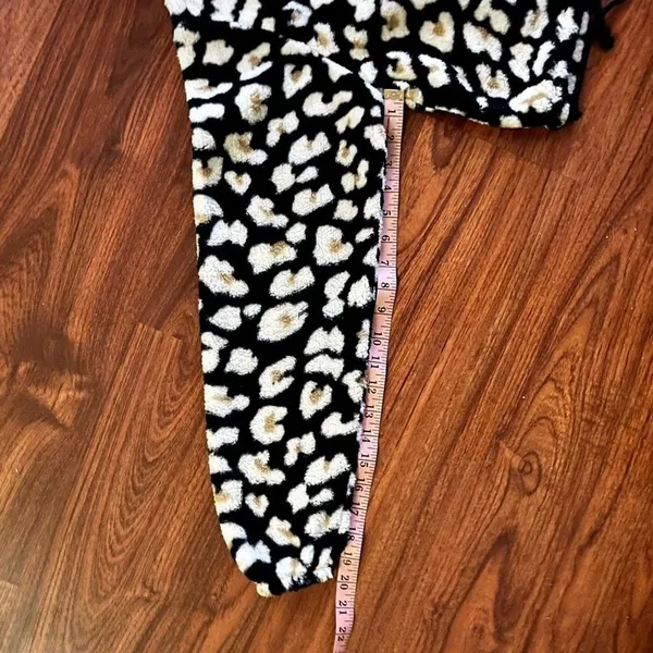 Wild Fable Cropped Hoodie Size M - Image 6