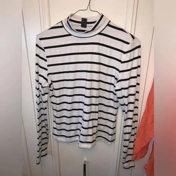 Set 2 Womens size XL shirts tunic/mock neck‎ - Image 4