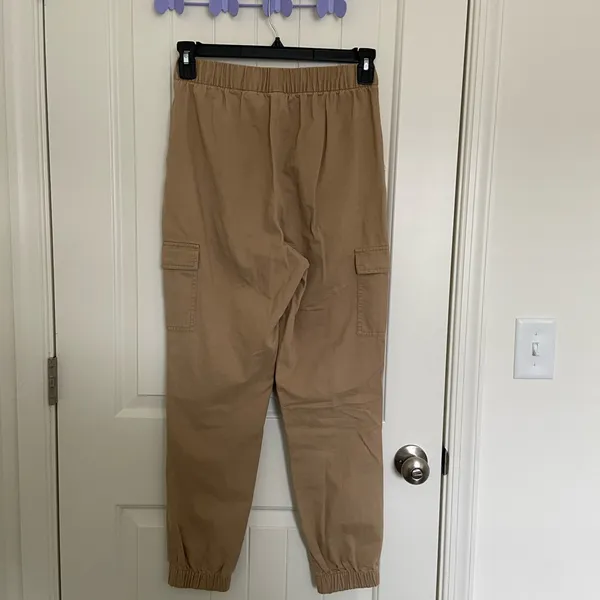 EUC H&M Divided‎ women’s tan elastic waist khaki cargo joggers pants size 6 - Image 5