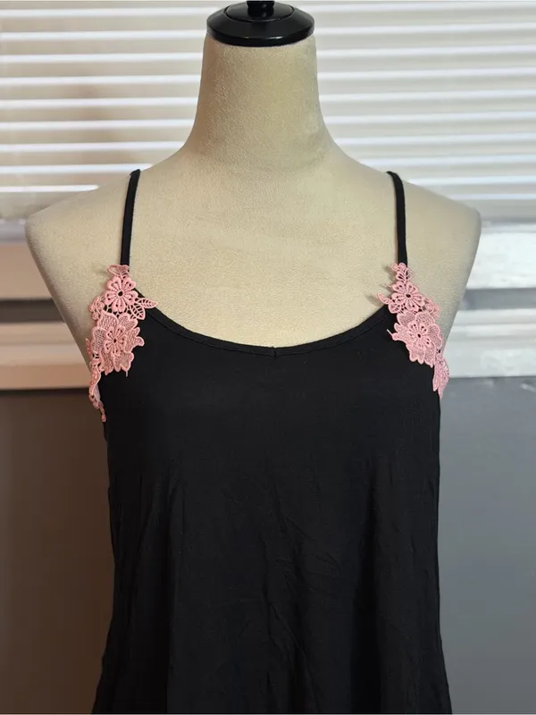 Jessica Simpson Black Cami with Pink Lace Trim - Image 3
