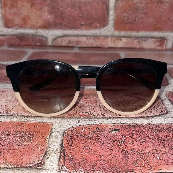 Tory Burch Pre-Owned Panama TY7062 1236/13 Black Sunglasses Gradient Chic Preppy - Image 4