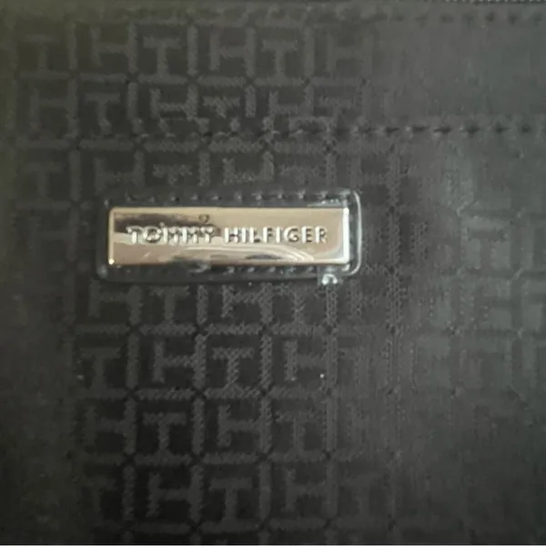 Tommy Hilfiger Wristlet Front Pocket Inner Zip Pocket Black Size Small - Image 4