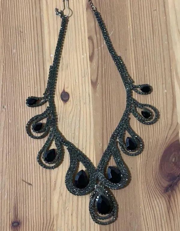 Silver Rhinestone necklace - Image 2
