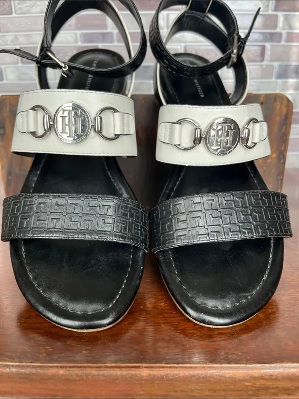 Tommy Hilfiger women's black and white flat sandals - Image 6