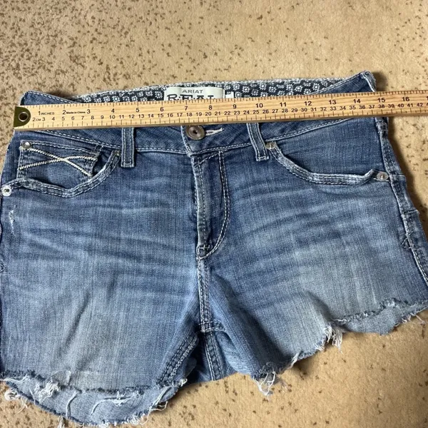 Ariat REAL Denim‎ Shorts Womens 29 Raw Hem Embroidered Western Cutoffs - Image 4
