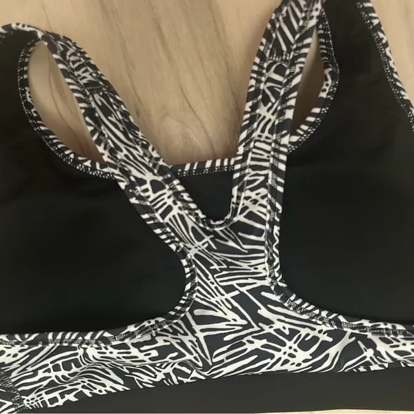 Nike Pro Sports Bra with pads size large - Image 4