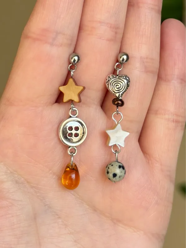 Handmade y2k funky fairy assymmetric dangle earrings🌟🧡 - Image 4