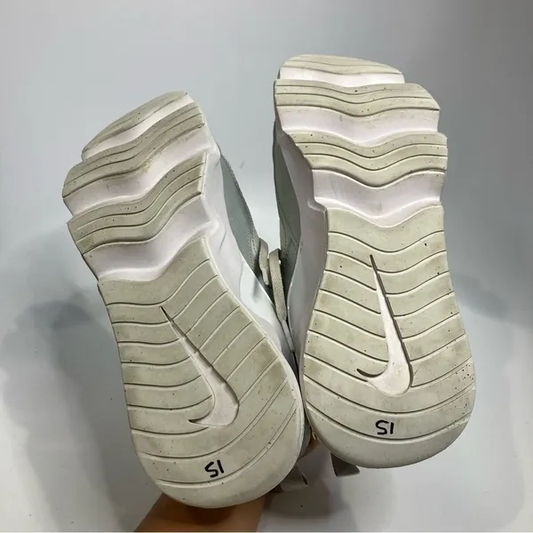 Nike‎ RYZ 365 white metallic sneakers size 9 - Image 6