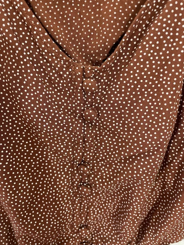 Abercrombie & Fitch brown polka dot crop top - Image 3