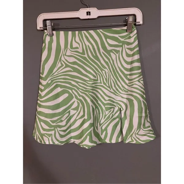 PRINCESS POLLY Clueless Zebra Print Mini Skirt Green and White Size 0 - Image 4