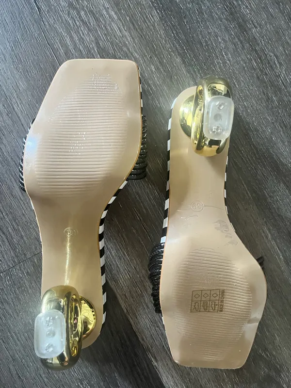Black and White Striped low gold abstract heel - Image 3