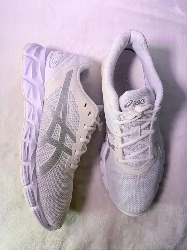 ASICS White Athletic Running Shoe with Gray Logo - Image 5