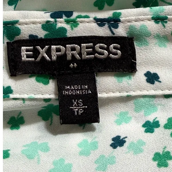 EXPRESS Portofino White Green Shamrock Clover Button Up Roll Tab Blouse NWOT XS - Image 8
