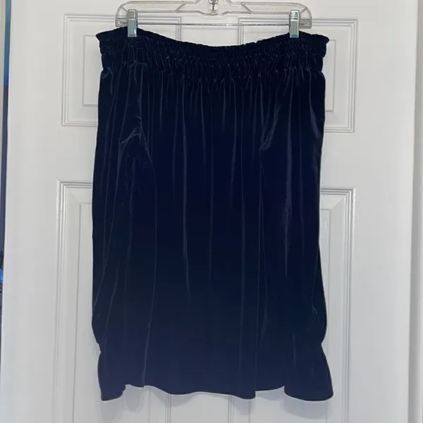 ✨Motherhood Maternity Black Velvet Long Sleeve Off the Shoulder Top - Image 4