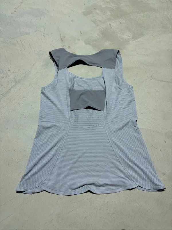 Lululemon Women’s Light Gray Sleeveless Active Tank Top - Image 4