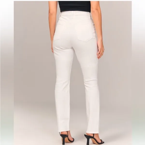 Abercrombie & Fitch High-Rise Straight Leg Jeans in White - Image 2