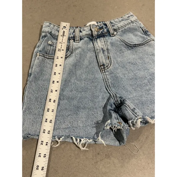 Princess Polly Light Wash Denim Distressed Frayed‎ Hem Shorts Women US Size 2 - Image 2