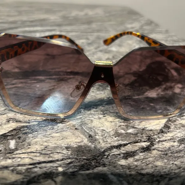 Stylish Brown Sunglasses - Image 7