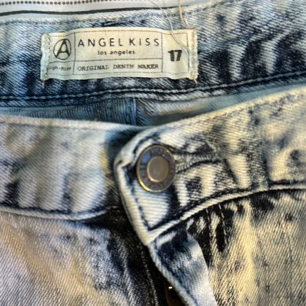Angels Kiss Jean Shorts Size 17. Waist: 34 inches - Image 7