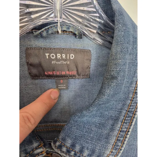 Torrid Classic Denim Trucker Jean Jacket Medium Wash 90s Country Grunge Rodeo 0L - Image 3