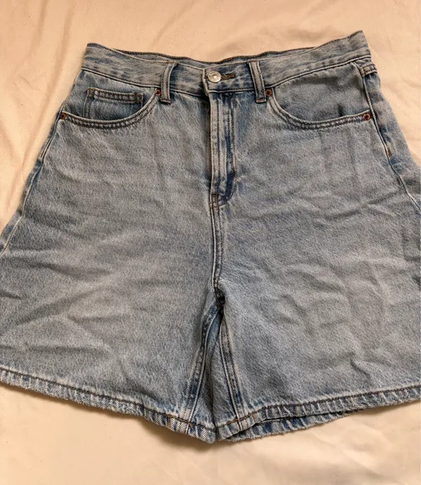 High waisted shorts - Image 2