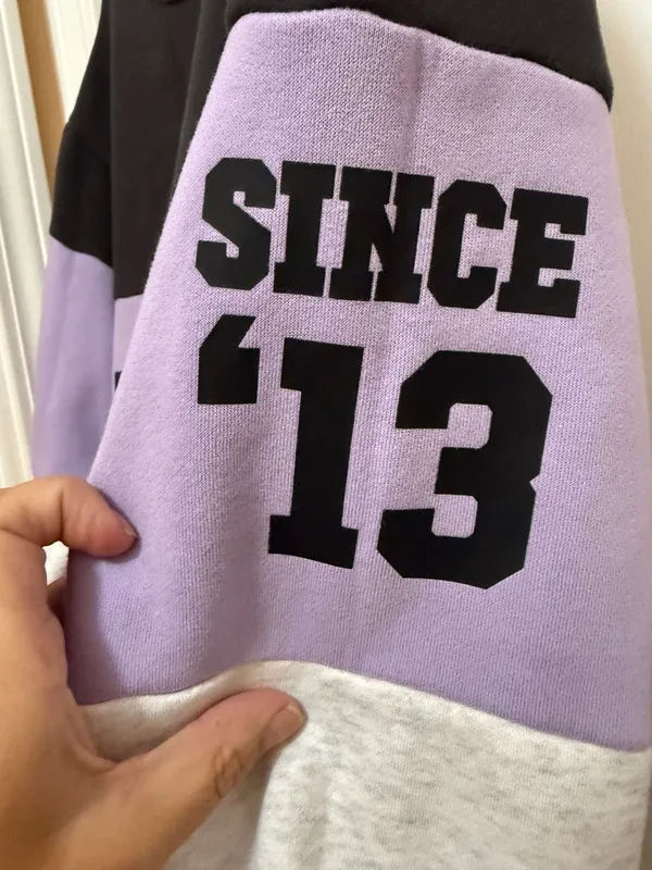 White Fox Leisure Colorblock Crewneck Sweatshirt purple & grey XS/S - Image 3