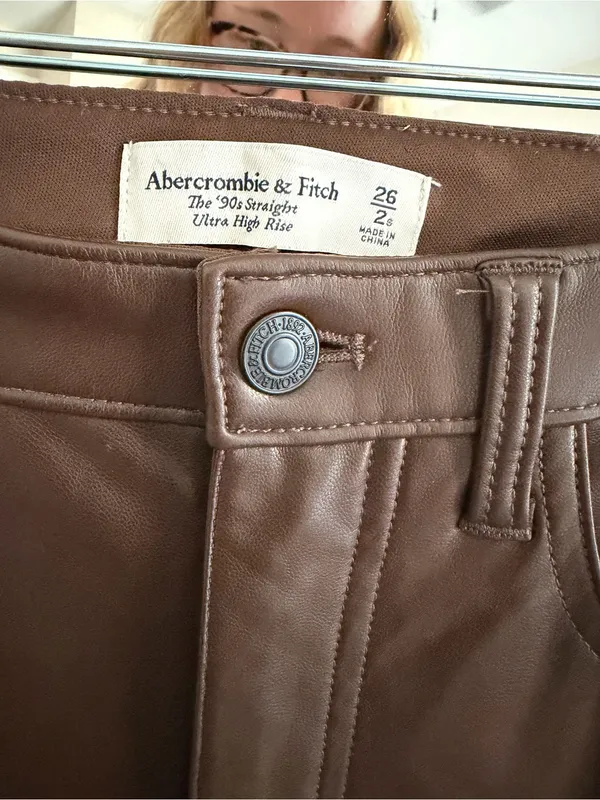 abercrombie and fitch the 90's straight ultra high rise brown leather pant - Image 5