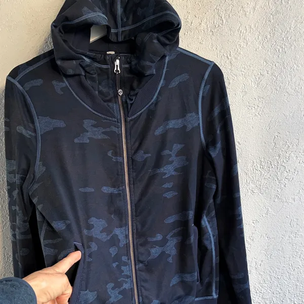 Lululemon Navy Camouflage Women's Jacket - Image 2