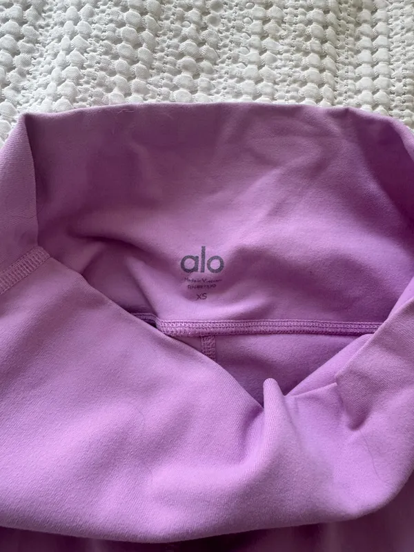 Alo Pink Biker Yoga Shorts - Image 4