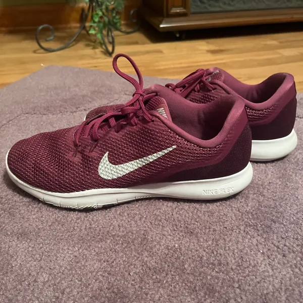 Woman’s Nike flex TR7  - Image 3