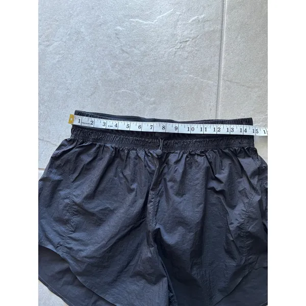 Lululemon Break New Ground Shorts Womens 8 Black Unlined Packable Travel Running - Image 5