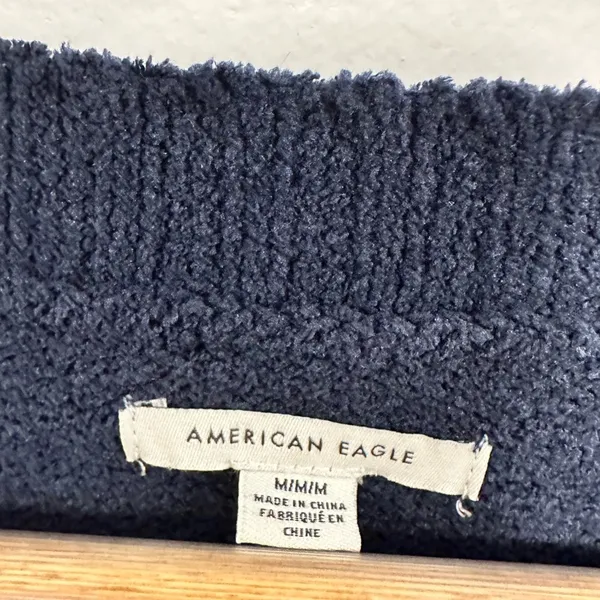 American Eagle outfitters sweater! Vintage style navy and white size medium! - Image 2