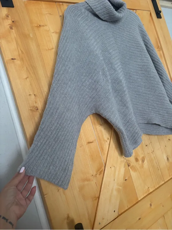 MOTH Anthropologie Grey Ribbed Chevron Cowl Neck Oversized Sweater Size M‎ - Image 2