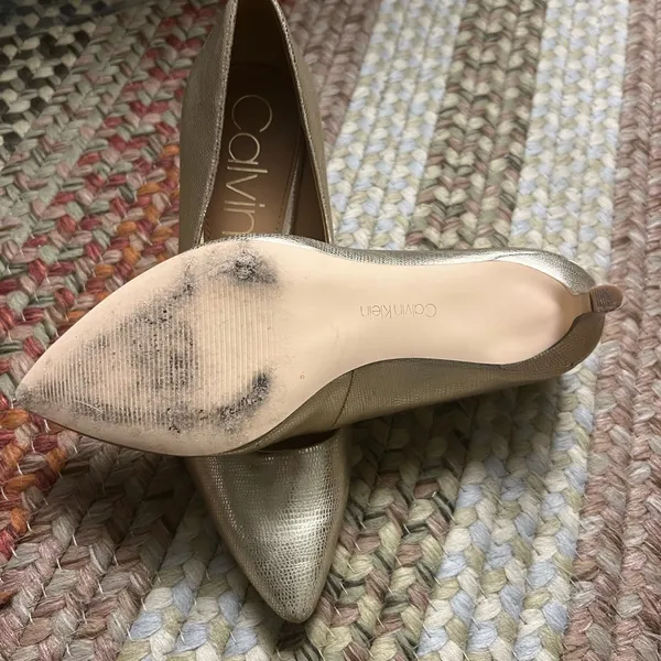 Calvin Klein Kirstin Gold 3 inch heels size 7 - Image 5