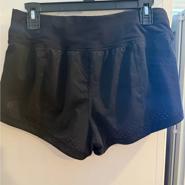 This is a pair of black Lululemon Final Lap running shorts! size 6! - Image 3