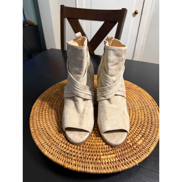 Journee Collection Faux Suede Peep Toe Wedge Ankle Booties Crisscross Size‎ 8 - Image 2