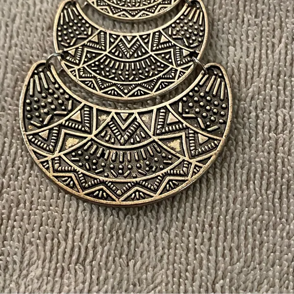 30” 32” Necklace 3 Pc Articulated Tribal Print Silver Chain Pendant 2.5”H x 2”W - Image 4