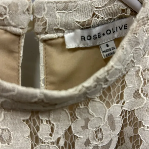 Rose + Olive Cream Sleeveless High Neck Lace Overlay Keyhole Back Top Blouse S - Image 9